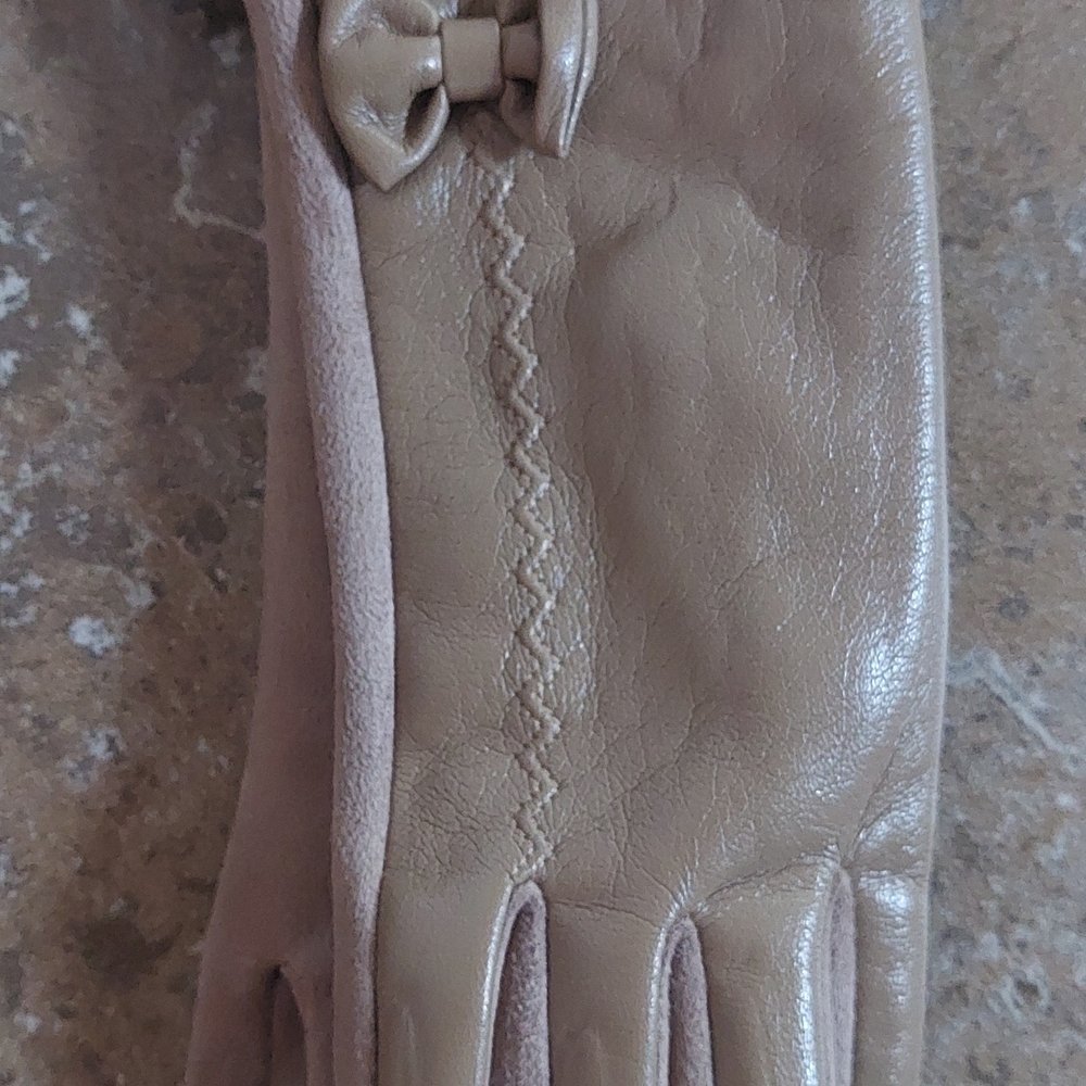 London Fog Tan Leather Gloves with Bow Detail